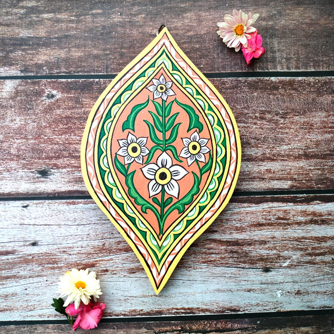 Craftooba Love Hand-Painted Wall Plate Set – Leaf-Shaped Floral Motif (Set of 3)
